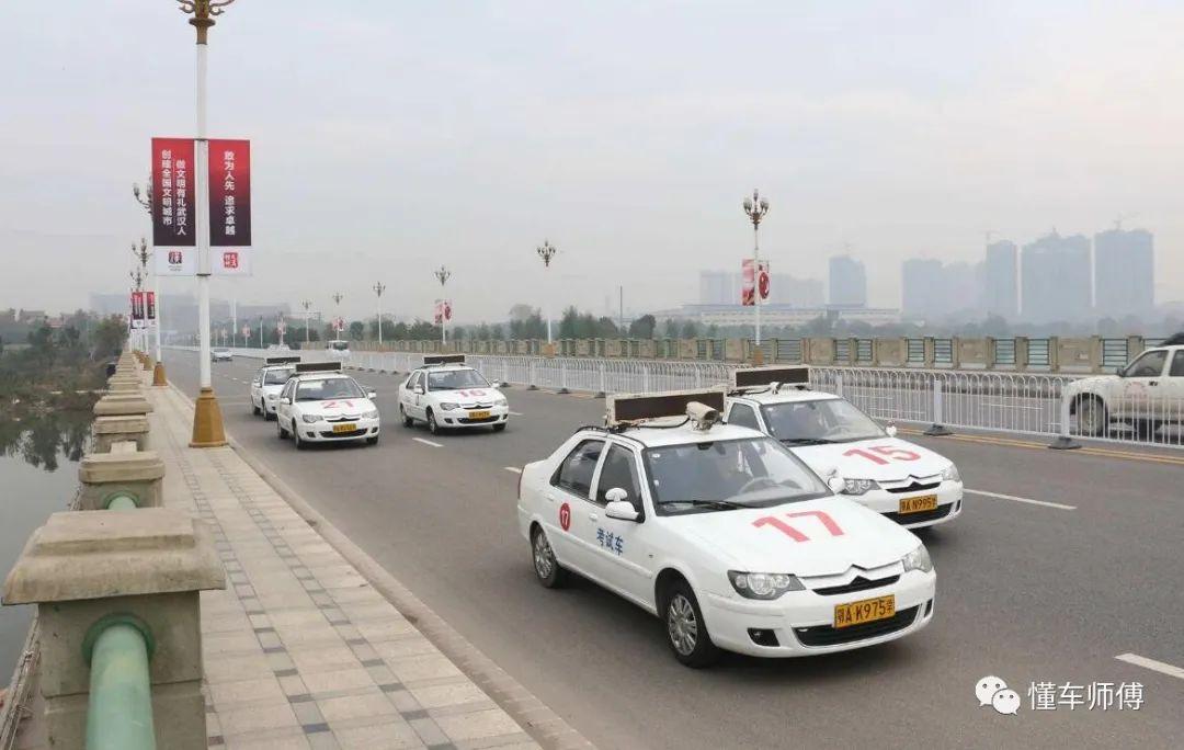 摩托車駕考模擬考試卷_摩托車本科一考試模擬題_摩托車駕照模擬考題